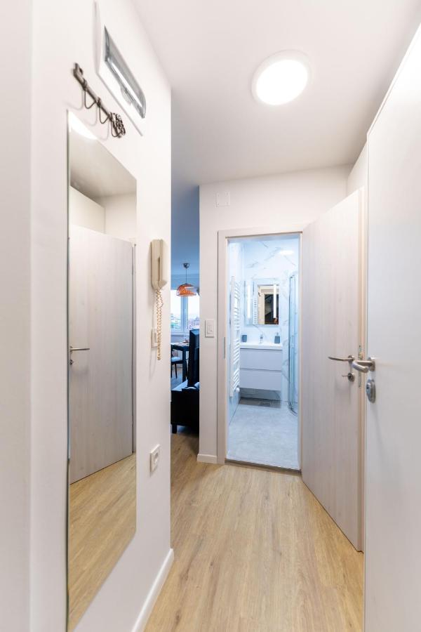 Elegant Tour As Studio Gilly With Open Views And A Balcony In The Center Lublaň Exteriér fotografie