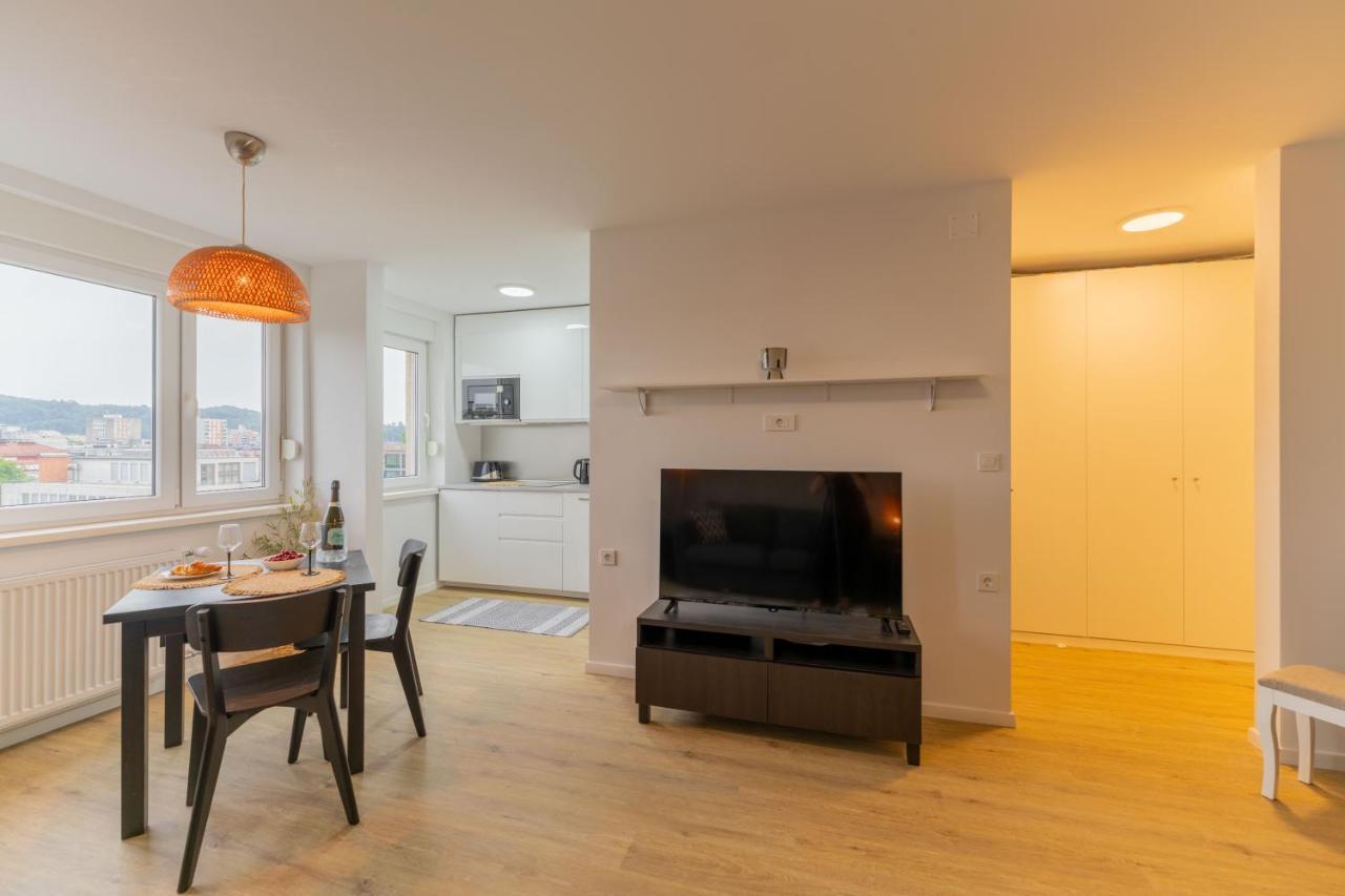 Elegant Tour As Studio Gilly With Open Views And A Balcony In The Center Lublaň Exteriér fotografie