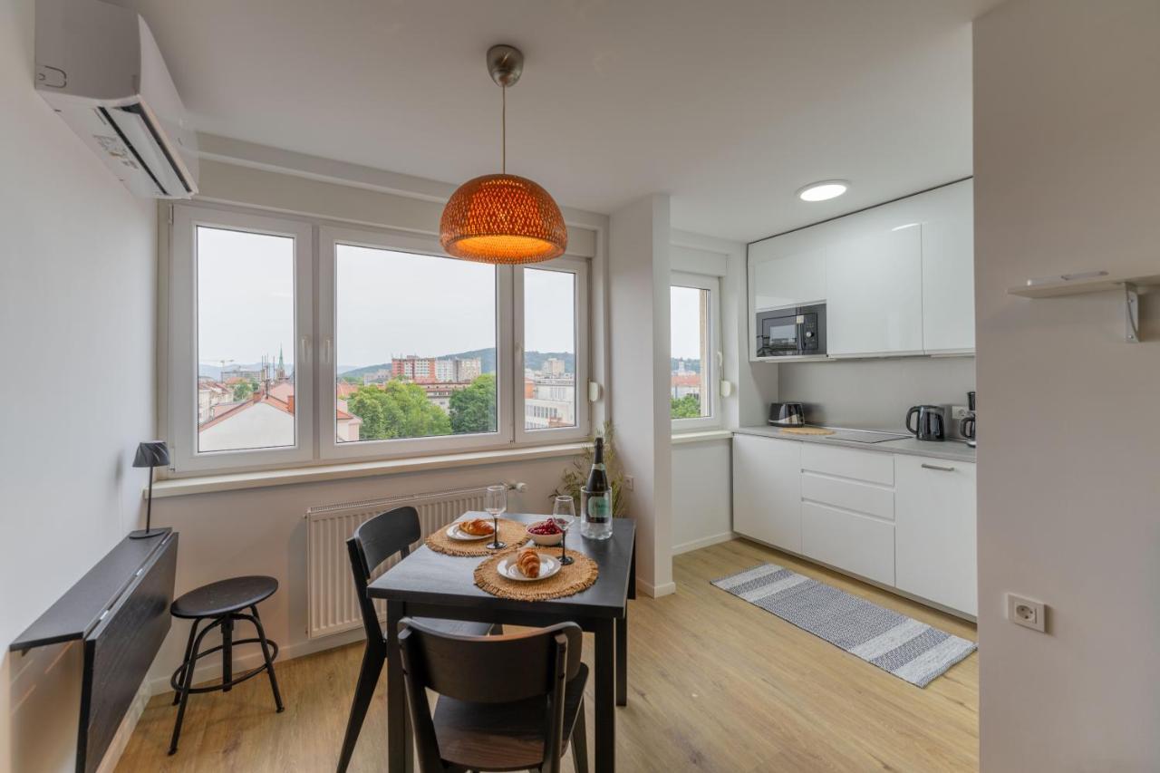 Elegant Tour As Studio Gilly With Open Views And A Balcony In The Center Lublaň Exteriér fotografie
